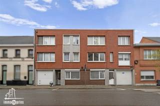 Gelijkvloers appartement met parktuin en topligging Achter de eenvoudige gevel schuilt een verrassende woonparel met een prachtig aangelegde...