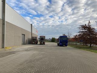 Goed onderhouden industriegebouw gelegen op het bedrijventerrein ( Tongeren Oost) te Tongeren.Het hoofdgebouw heeft een oppervlakte van ongeveer...