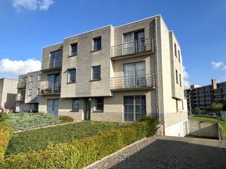 In een zeer goed onderhouden appartementsgebouw, op fietsafstand van Leuven centrum, treft u dit lichtrijk appartement op de eerste...
