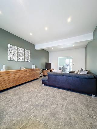 Située en plein coeur de Hannut, à proximité directe de toutes les facilités, cette maison totalement rénovée 3 CH vous séduira par son confort et...