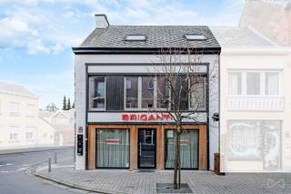 Situé à proximité directe du centre-ville de Hannut, cet immeuble de rapport vous séduira par son rendement intéressant et sa situation...