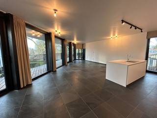 <p><span>Beautiful, modern apartment with 2 bedrooms, 2 bathrooms, and a parking space</span></p><p><span>Spacious entryway providing access to the various rooms.</span></p><p><span>Separate toilet with a sink.</span></p><p><span>First bedroom with an en suite bathroom featuring a walk-in shower with a rain showerhead, a vanity unit, and a towel radiator.</span></p><p><span>Second bedroom with an en suite bathroom featuring a walk-in shower with rain showerhead and a double vanity.</span></p><p><span>The bedrooms have hardwood floors.</span></p><p><span>Spacious, bright living area and an open kitchen with an island and bar seating area, equipped with an induction cooktop with range hood, a refrigerator with freezer compartment, a dishwasher, a double sink with a Quooker faucet, and a combi oven (steam).</span></p><p><span>Storage room with connections for a washing machine and dryer.</span></p><p><span>Very spacious terrace surrounding the apartment.</span></p><p><span>Extras: underfloor heating + curtains throughout + light fixtures + alarm system + ventilation system + video intercom + fly screens</span></p><p><span>Included in the rent: private underground parking space and basement storage unit.</span></p><p><span>Fixed costs amount to 195 euros per month.</span></p><p><span> </span></p>
