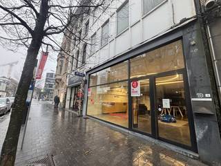 Beautiful commercial property for rent of approximately 220 m² in the center of Kortrijk. Advantages:- Excellent central location- Ready to move in store- Sufficient parking options in the area- Fitting rooms available- Air conditioning facilityThis property offers many options in a prime location!If you are interested in this commercial property in the center of Kortrijk, do not hesitate to contact us on 056 21 11 11.