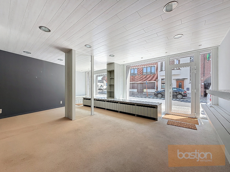 🏡 Te Koop in het Hart van Zwevegem – Handelspand met Woonst en Garage! - foto 4