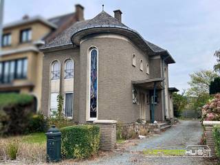 In Meerbeke bevindt zich deze unieke woonst met karakter op een perceel van 6a24ca met een aparte garage en zonnige tuin. De woning...