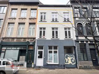 Nieuwbouw studio van 45 m² met terras gelegen op de tweede verdieping. Onmiddellijk beschikbaar. Geen maandelijkse kostenAlle nuts voorzieningen zijn...