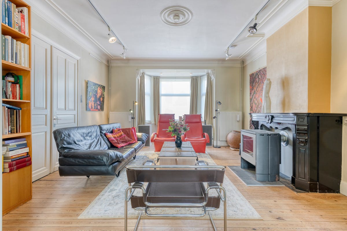 Karaktervolle woning met 7 slaapkamers, authentieke elementen en een ruime tuin - foto 4