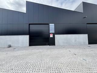 Unité PME récemment construite d'environ 180 m² à louer dans le projet Zeus situé le long de la Gauwelstraat à Zwevegem. Commodités : - Espace...