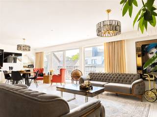 <p><span>DESTELBERGEN - Appartement en duplex exceptionnel avec terrasse ensoleillée</span></p><p><span> </span></p><p><span>Situé au 527 Dendermondesteenweg à Destelbergen, cet appartement en duplex exceptionnellement spacieux et lumineux offre une surface habitable impressionnante de pas moins de 214 m². </span></p><p><span>Grâce à son emplacement central, les écoles, les commerces, les transports en commun et toutes les commodités quotidiennes sont accessibles à pied, tandis que le lac Damvallei et le parc Reinaert, situés à proximité, offrent un équilibre parfait entre accessibilité et cadre verdoyant apaisant. De plus, l'appartement est très économe en énergie, avec un label EPC B.</span></p><p><span> </span></p><p><span>Depuis le hall d'entrée, vous accédez à l'étage d'habitation, où les nombreuses </span></p>