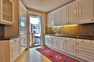 Bent u op zoek naar een lichtrijk appartement met extra ruimte en mogelijkheden op een centrale ligging?In centrum Beveren bevindt zich dit...