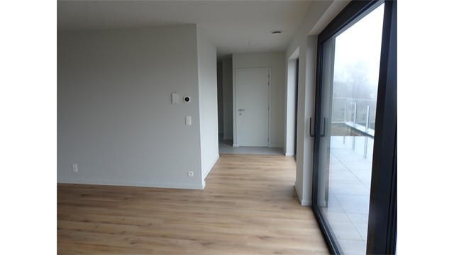 Een nieuwbouwappartement op de tweede verdieping met lift en twee terrassen - foto 5