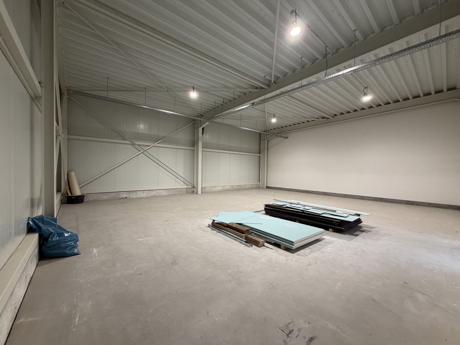 NIJVEL – NIEUW MAGAZIJN VAN 1.000 M² TE HUUR - foto 4