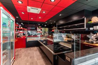 Unieke kans! Toplocatie met eigen ingang – Perfect voor voedings- en delicatessenzaken !Deze uitzonderlijke commerciële ruimte is nu beschikbaar op...