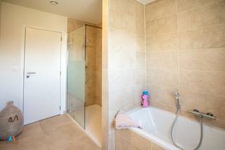 Energiezuinige halfopen gezinswoning met tuin en garage in het centrum van Wuustwezel.Op zoek naar een recente, volledig afgewerkte woning op een...