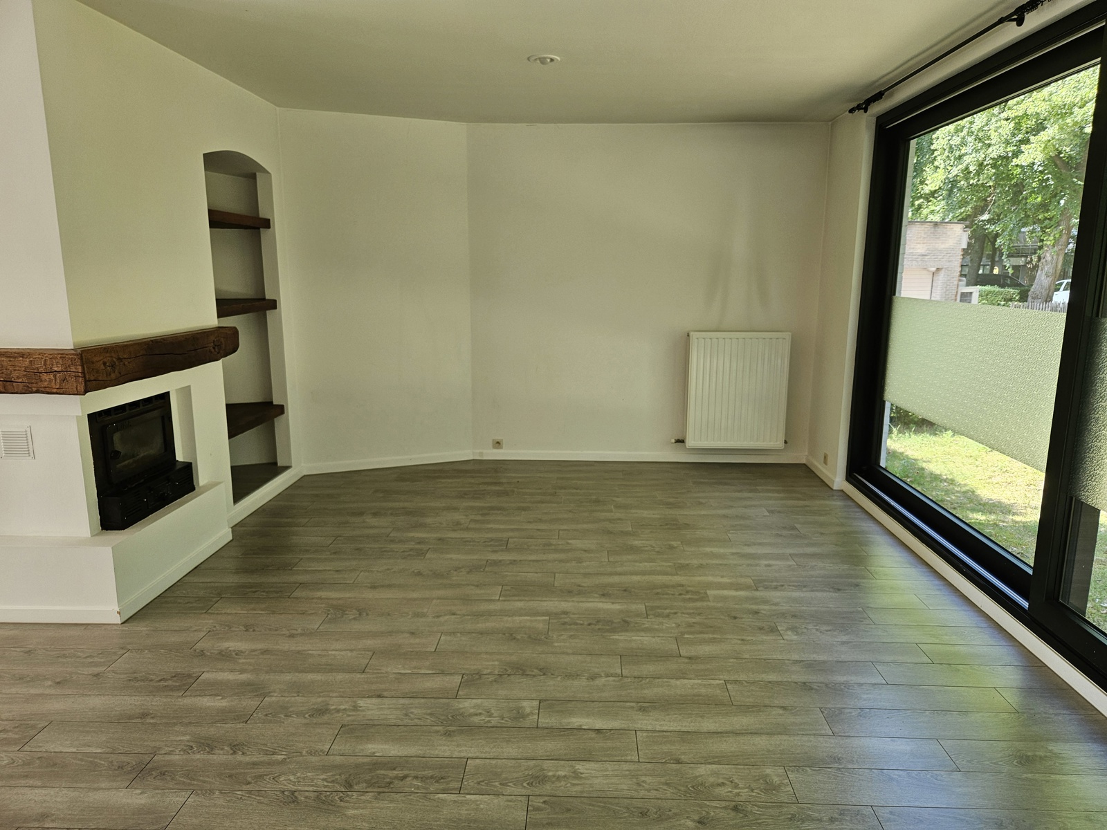 Een volledig gerenoveerde villa met 3 slaapkamers in het centrum van Brasschaat. - foto 4
