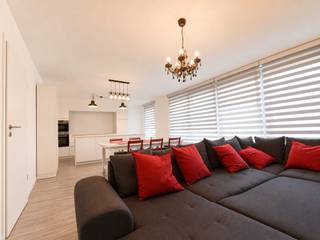<p><span><span>Op zoek naar een comfortabel en praktisch appartement in Bovekerke? Dit aangename appartement beschikt over een ruime en lichtrijke leefruimte en biedt alles wat je nodig hebt voor aangenaam wonen.<br /><br />Het appartement omvat een inkomhal met apart toilet, gevolgd door een gezellige living met aansluitend een open keuken. De keuken is uitgerust met een praktisch kookeiland en alle nodige toestellen, waardoor koken en samen tafelen extra aangenaam wordt.<br /><br />Verder beschikt het appartement over een handige berging, drie slaapkamers en een verzorgde badkamer met dubbele lavabo en douchebad.<br />Een bijkomende troef is de privatieve inkomdeur die rechtstreeks uitgeeft op de binnenkoer, waardoor je geniet van een eigen en aangename toegang tot het appartement.<br /><br />Bij het appartement hoort bovendien een private parkeerplaats op de binnenplaats van het appartementsgebouw.<br /><br />Indeling: inkomhal – toilet – living – open keuken met eiland en toestellen – berging – slaapkamer1 - slaapkamer 2 - slaapkamer 3 – badkamer uitgerust met dubbele lavabo en douchebad.<br /><br />Een praktisch en comfortabel appartement met drie slaapkamers, een eigen parkeerplaats en een privatieve toegang, gelegen in het rustige Bovekerke.<br /><br />Huurprijs appartement + staanplaats: €745,00/maand.<br />Gemeenschappelijke kosten (syndic): €50,00/maand.<br /><br />Vrij vanaf oktober 2026.<br /><br />Word jij de gelukkige bewoner van dit appartement? Aarzel dan niet en neem contact met ons kantoor voor een bezoek ter plaatse.</span></span></p>