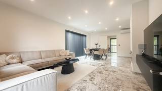 Instapklare, vrijstaande nieuwbouwwoning met 4 tot 5 slaapkamers in Heusden-Zolder!Deze recente, vrijstaande nieuwbouwwoning is gelegen in de rustige...