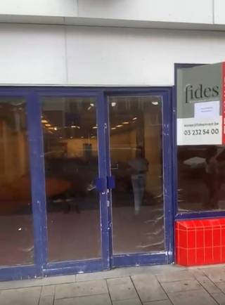 Handelspand te huur op toplocatie !Onmiddellijk beschikbaar.€  2.935/per maandVoor afspraken bel 032325400 (toets 1) of mail naar wonen@fidesinvest.be...