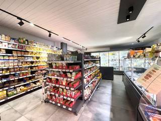 Informatie handelspandHandelspand ca. 80m² op een strategische en goed zichtbare locatie aan de Herentalsebaan in Deurne. De commerciële ruimte is...