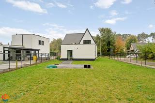 Op een goede locatie te Tremelo bevindt zich deze volledig gerenoveerde woning (2022) op een perceel van 683 m². U bevindt zich hier vlakbij...