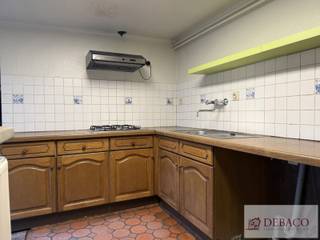 Dit gezellig appartement is gelegen nabij het centrum van Noorderwijk!<br /><br />Het appartement bestaat op de gelijkvloerse verdieping uit een inkomhal, een ruime leefruimte, keuken, douchekamer, apart toilet en een aangename stadstuin (toegankelijk vanuit de inkomhal).<br />Op de eerste verdieping bevindt zich nog een ruime slaapkamer.<br /><br />Bij dit appartement hoort ook een garage en er is een gemeenschappelijke fietsenberging.<br /><br />Alle verbruik is individueel.<br />Er zijn geen gemeenschappelijke kosten.<br /><br />Het appartement is onmiddellijk beschikbaar.<br /><br />De EPC-waarde bedraagt 437 kWh/m².<br /><br />Hebt u interesse in dit gezellige appartement nabij centrum Noorderwijk?<br />Contacteer ons via info@debaco.be of bel ons op 014/73.77.77 voor een bezoek ter plaatse!