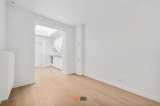 Deze charmante rijwoning in het historische Brugge is een ideale plek om te wonen. Het huis is perfect voor een klein gezin of als...