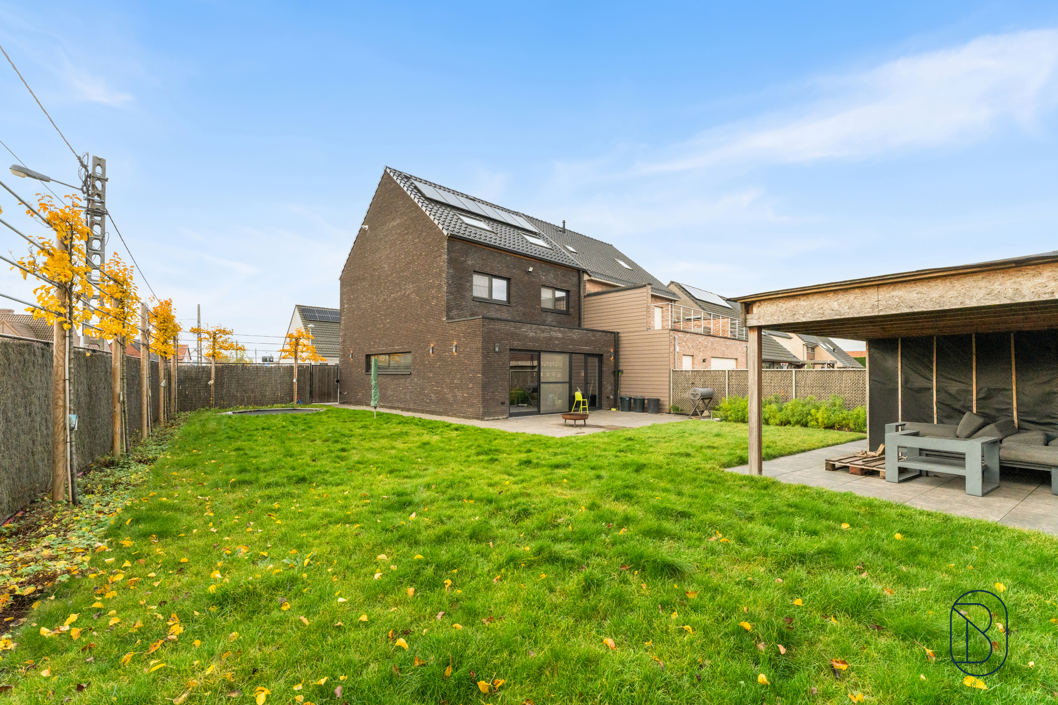 Recente woning met 5 slk, 2 badkamers, tuin met poolhouse. - foto 3