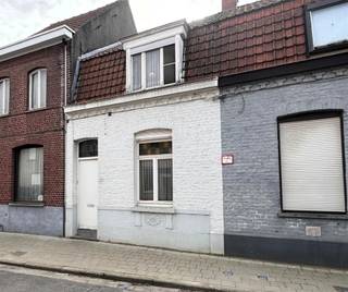 Renovatiewoning met potentieel op 328 m² nabij centrum ZwevegemBent u op zoek naar een woning met potentieel die u volledig naar eigen smaak kan...