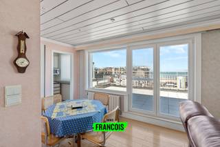 Dit charmant appartement met zéér ruim terras en één slaapkamer is centraal gelegen in de Parklaan in Westende en vormt de ideale uitvalsbasis...