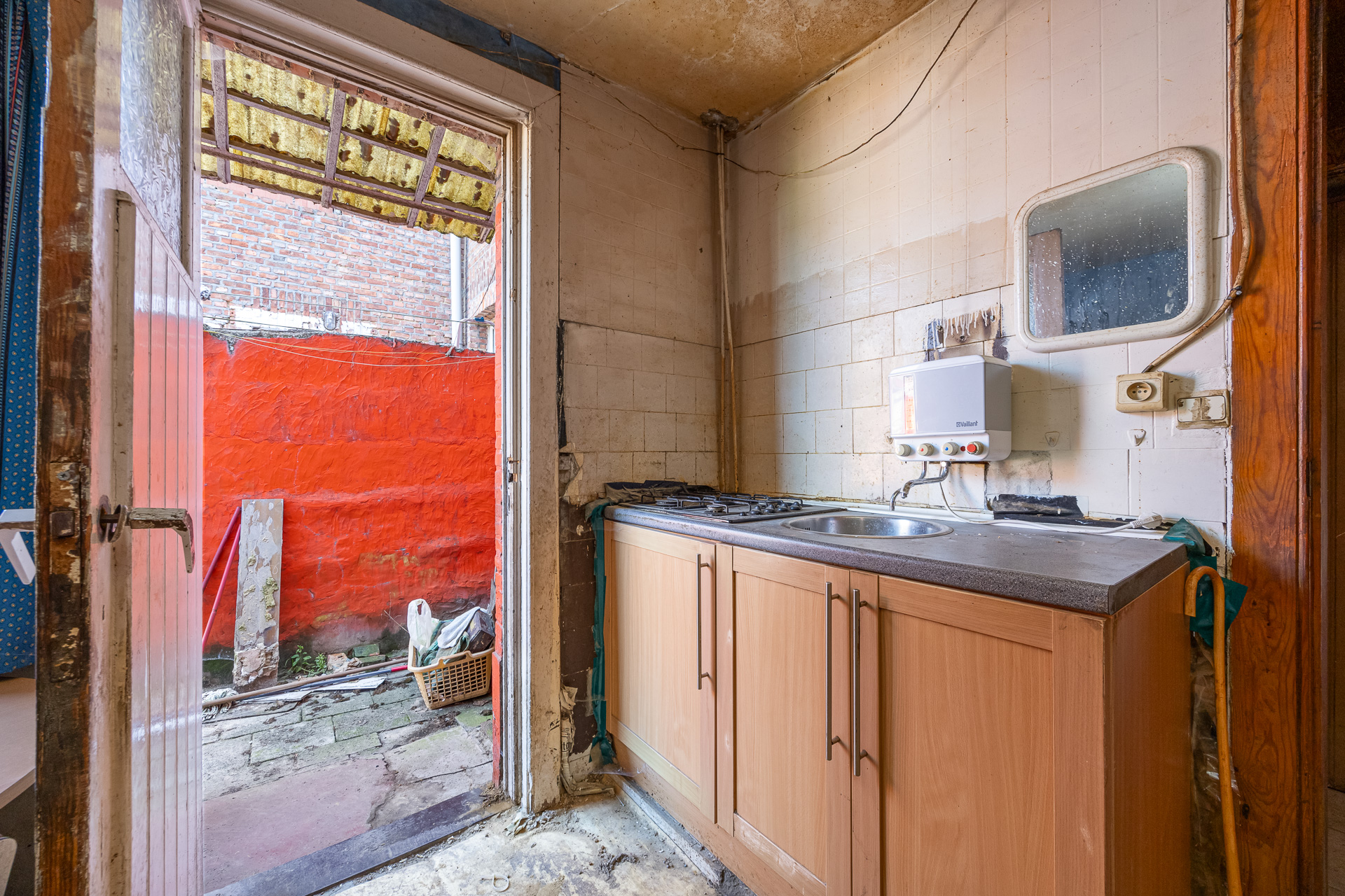 Project met potentieel: Te renoveren woning met koer! - foto 5