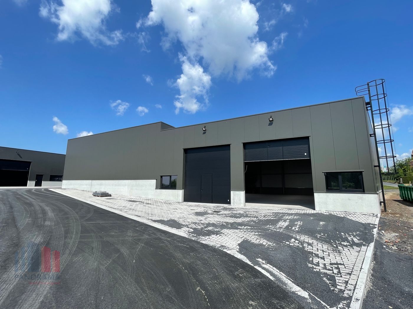 Nieuwbouw KMO-unit van 445 m² langs Deinsesteenweg - foto 1