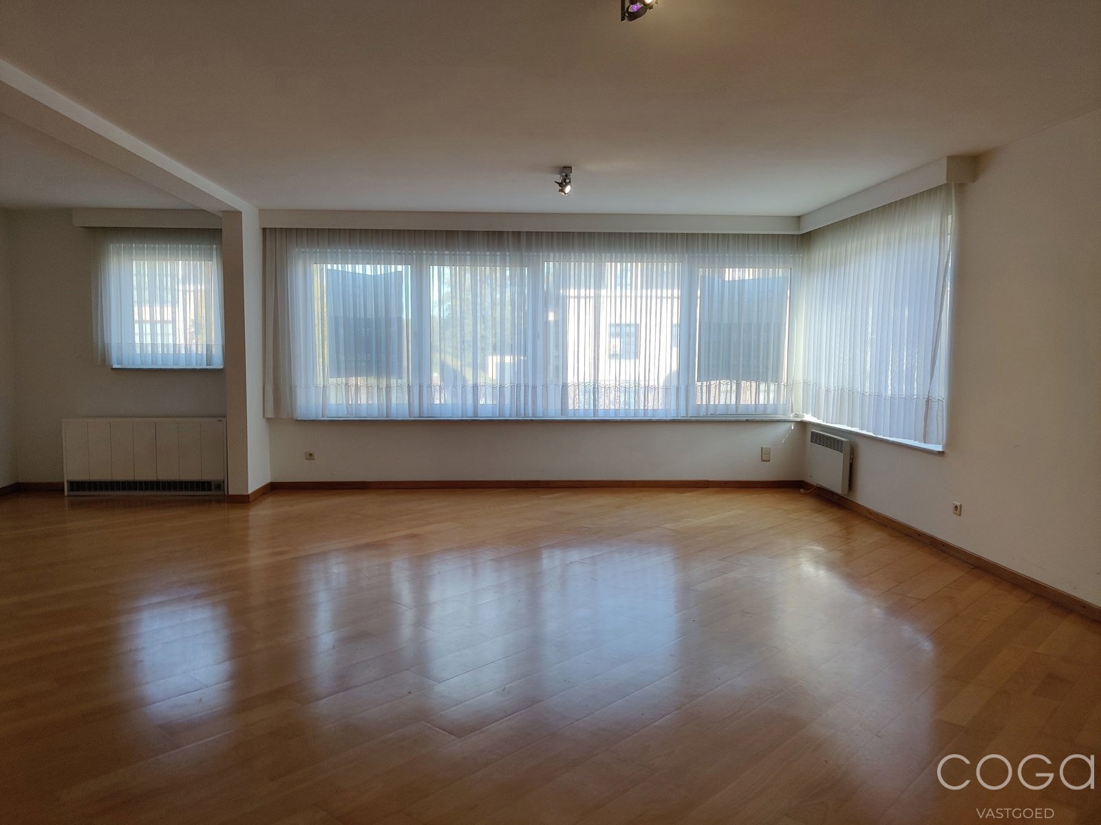 ruim appartement met drie slaapkamers, terras en garage - foto 4