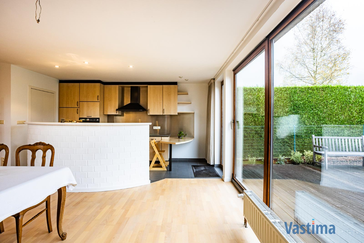 Ruime halfopen gezinswoning met praktijkruimte en tuin - foto 5