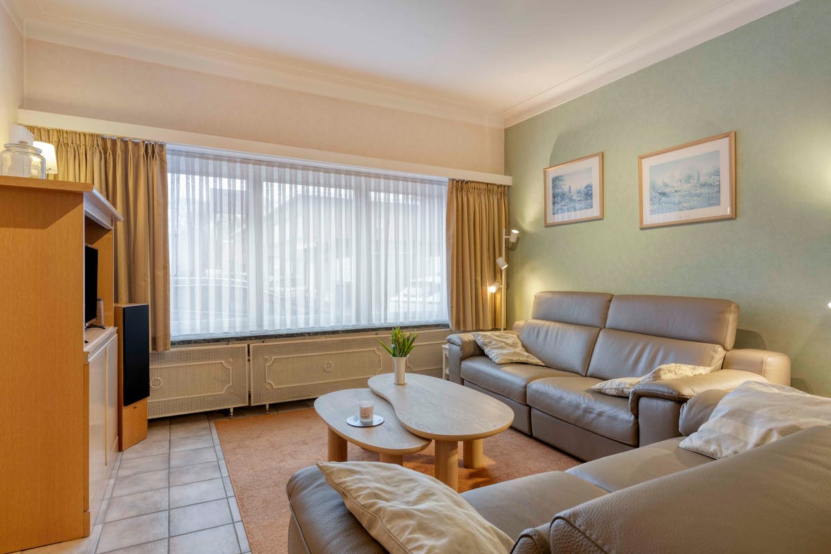 Huis met 3 slpks, ruime en prachtige tuin en garage te koop - foto 3