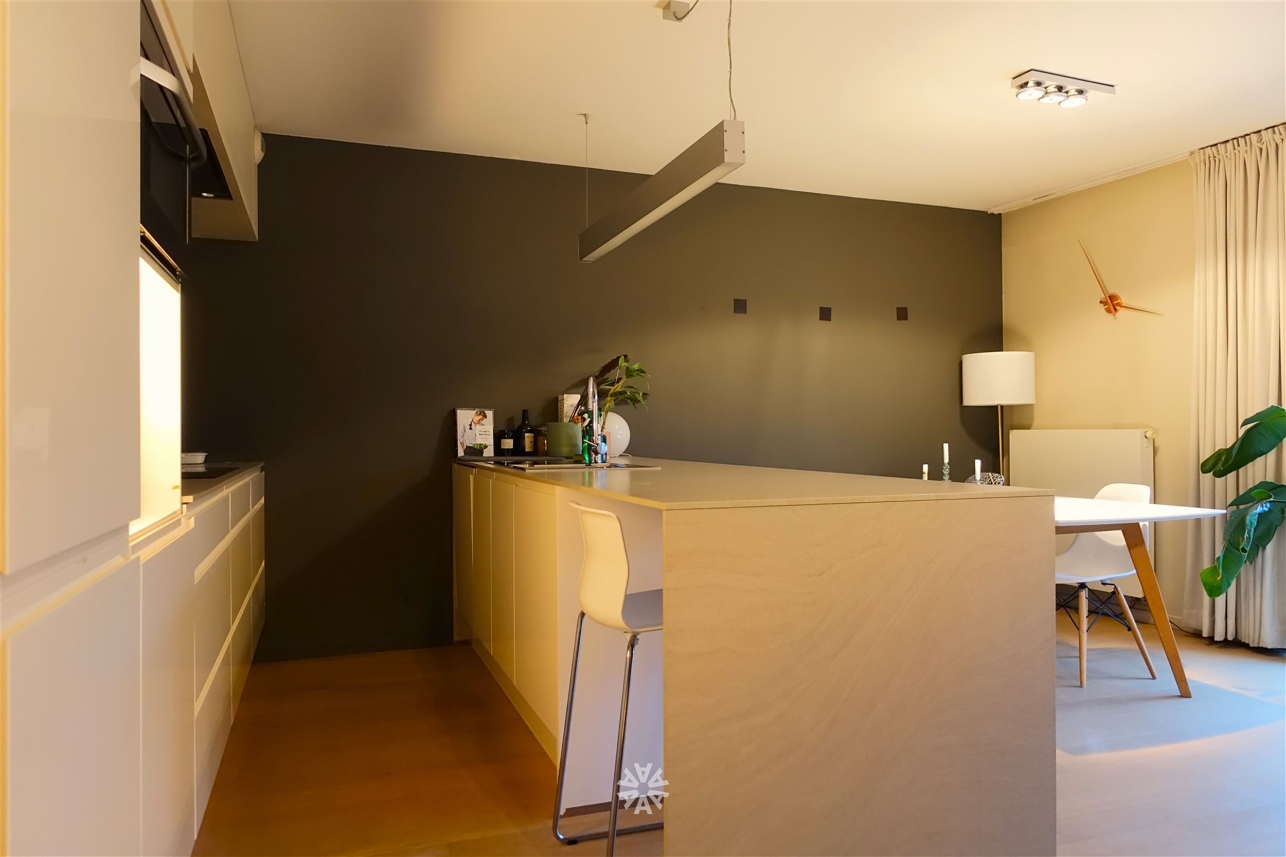 Centraal gelegen appartement met parkeerplaats te huur in Gent - foto 4