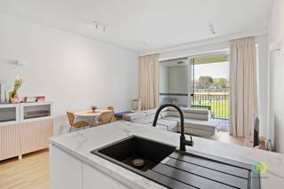 Cet appartement moderne et économe en énergie au rez-de-chaussée, construit en 2023, est situé dans un quartier calme et verdoyant au bord du canal...