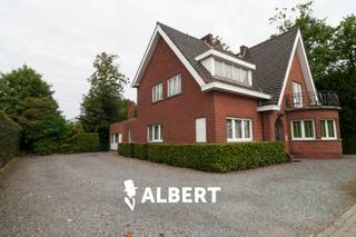 Ben je op zoek naar een ruime, tijdloze woning op een uitstekende locatie, met eindeloos potentieel?Dan hoef je niet verder te zoeken!Deze charmante...