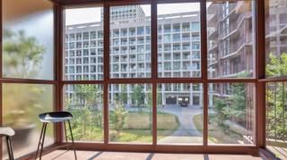 Stijlvolle 1 slaapkamer appartement op het eerste verdieping in het prestigieuze 'Huis aan de Kade' in Nieuw Zuid.Ontworpen door Robbrecht & Daem,...