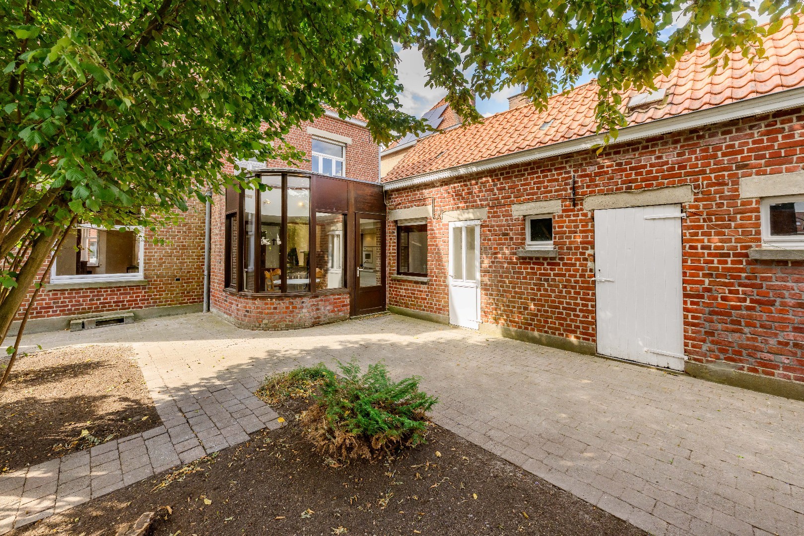 KARAKTERVOLLE INTERBELLUM VILLA OP 1.187 m² IN HARTJE ARDOOIE - foto 4