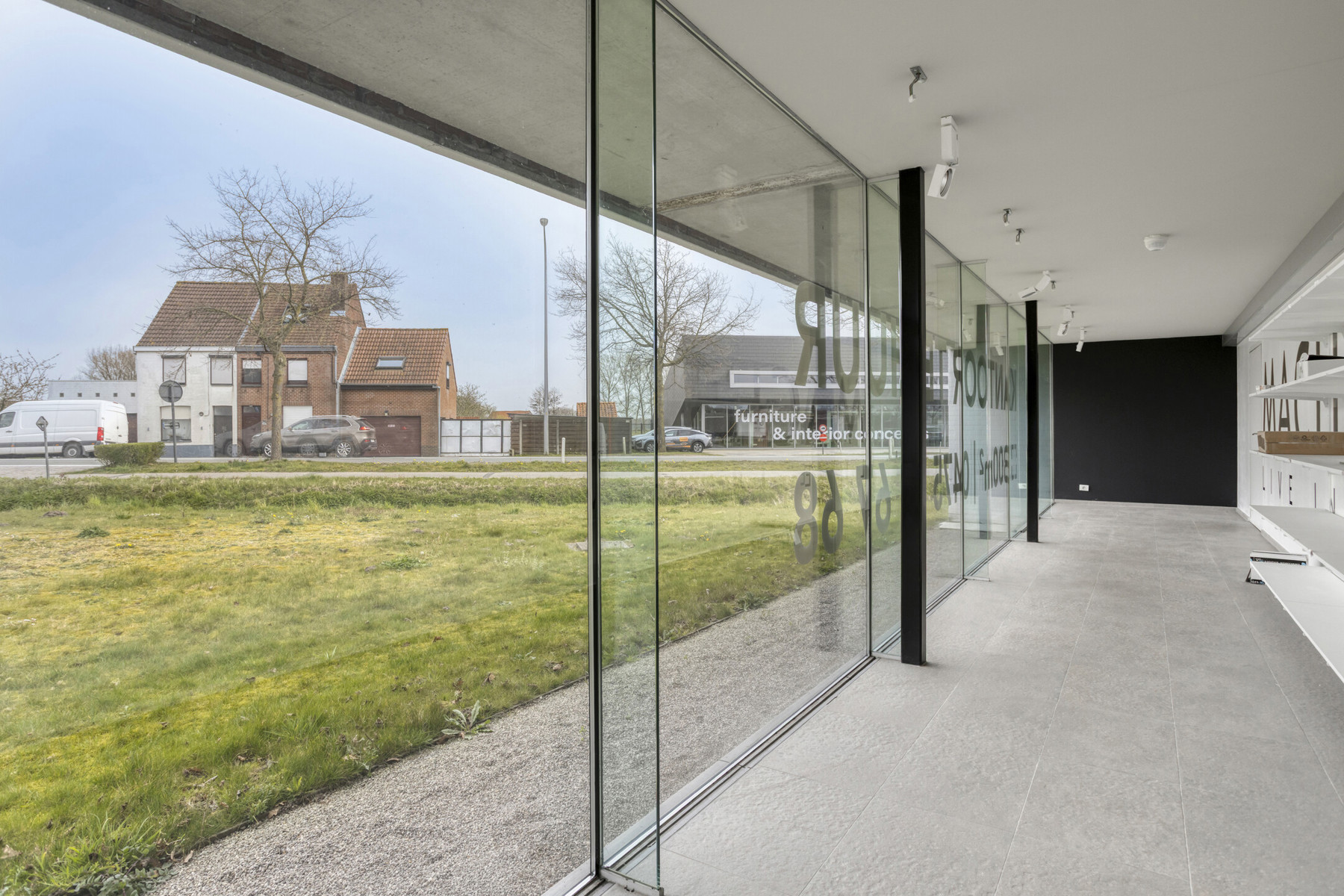 Exclusieve en centraal gelegen handelsruimtes in Loppem - foto 2