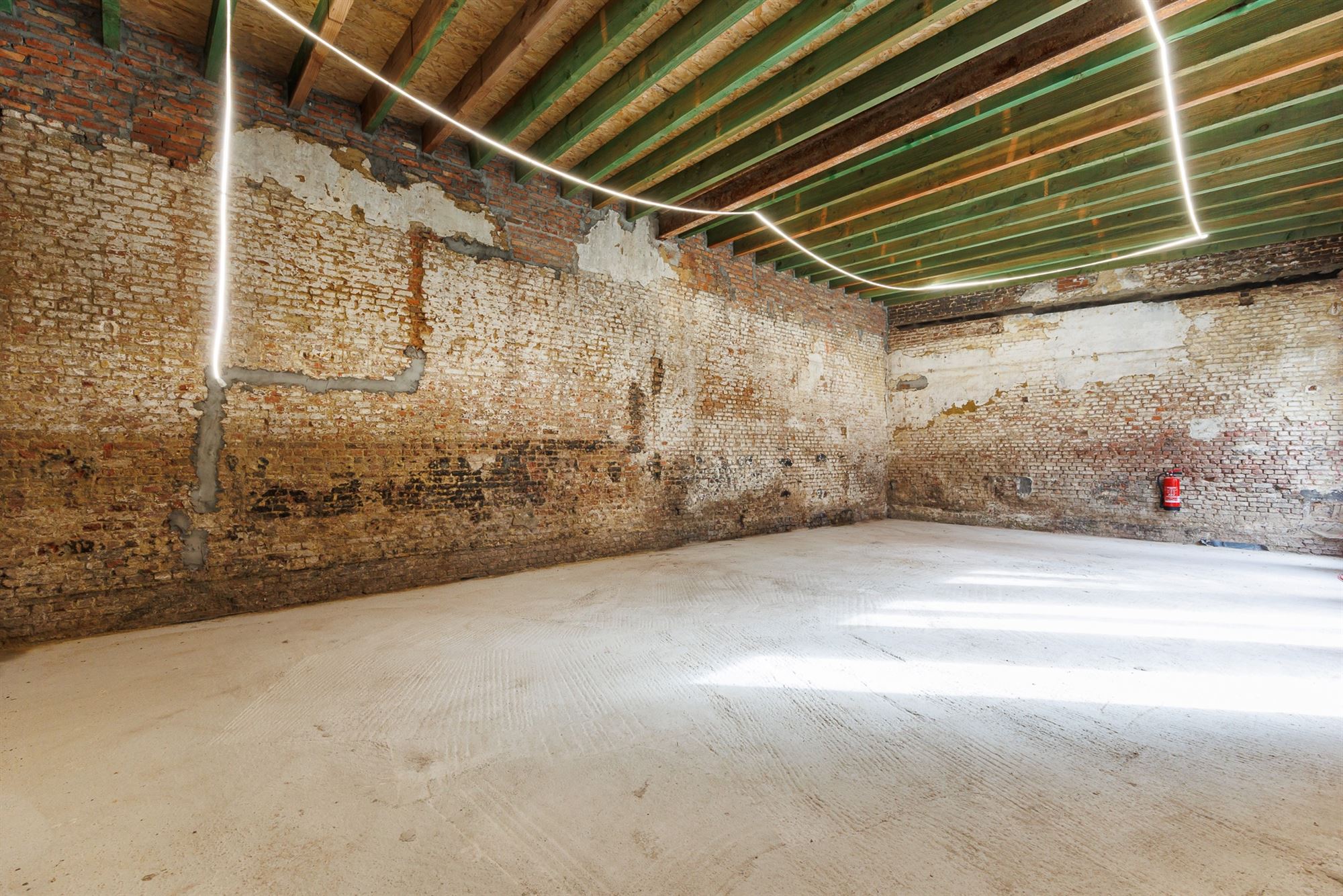 Centraal gelegen casco ruimte met privatieve tuin.  - foto 4