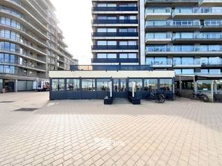 Op zoek naar een commercieel pand met unieke zichtbaarheid op een toplocatie? Dit hoekpand is uitstekend gelegen op de Zeedijk van Nieuwpoort-Bad...