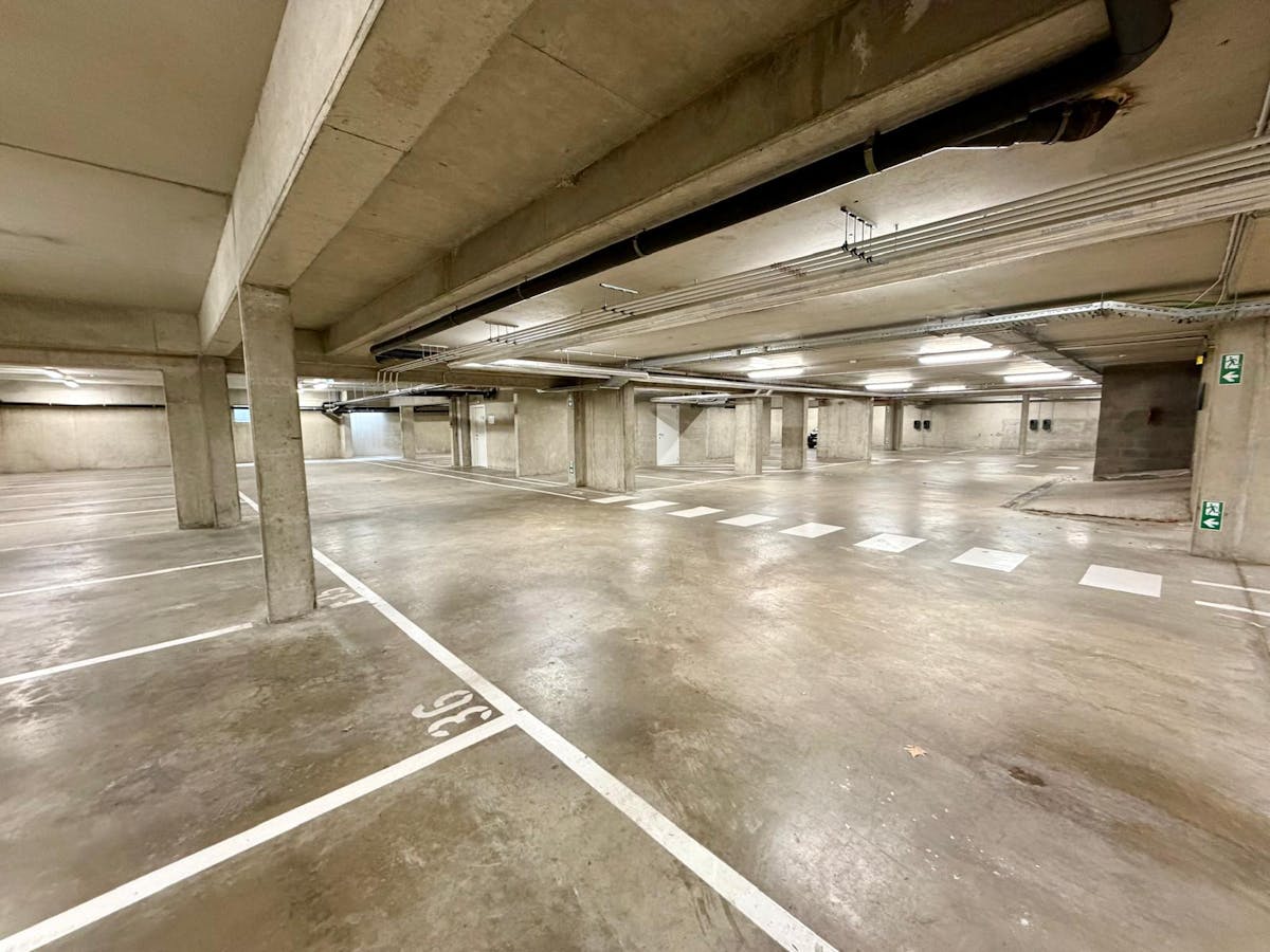 TE HUUR: Ondergrondse autostaanplaats in Hasselt centrum - foto 5
