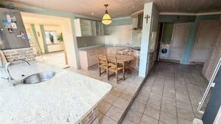 <h2><span>RUIME KARAKTERWONING MET VEEL POTENTIEEL IN GERAARDSBERGEN</span></h2><p><span>Ruime en karaktervolle woning in het centrum van Geraardsbergen, met </span><span>319 m² woonoppervlakte</span><span> op een perceel van </span><span>460 m²</span><span>.</span></p><p><span>De woning beschikt over </span><span>4 slaapkamers, 1 badkamer</span><span>, meerdere leef- en polyvalente ruimtes en een ruime zolder met zichtbare balkenstructuur. Dankzij de royale indeling zijn er tal van mogelijkheden voor renovatie en personalisatie.</span></p><p><span>De authentieke </span><span>trapgevel en witte gevel met blauwe accenten</span><span> geven de woning een bijzondere uitstraling. Daarnaast beschikt het pand over een terras, tuin en parkeergelegenheid.</span></p><p><span>Troeven:</span></p><ul><li><span>319 m² woonoppervlakte</span></li><li><span>Perceel van 460 m²</span></li><li><span>4 slaapkamers</span></li><li><span>Ruime leefruimtes en zolder</span></li><li><span>Terras en tuin</span></li><li><span>Centrale ligging in Geraardsbergen</span></li><li><span>CV op aardgas</span></li><li><span>Airco/warmtepompen</span></li><li><span>EPC-label C geen renovatieplicht</span></li></ul><p><span>Een ideale woning voor wie op zoek is naar </span><span>ruimte, karakter en mogelijkheden</span><span> en graag een woning naar eigen smaak wil renoveren.</span></p><p><span>Interesse?</span><span> Reageer op deze advertentie en wij nemen telefonisch contact met u op om een bezoek in te plannen.</span></p>