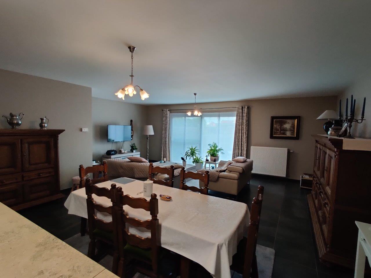 Ruim gelijkvloersappartement met 2 slaapkamers - foto 4