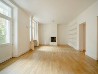 Ideaal gelegen nabij het Brugmannplein, in een art-decogebouw, biedt dit appartement op tuinniveau een bruto vloeroppervlakte van 190 m² volgens...