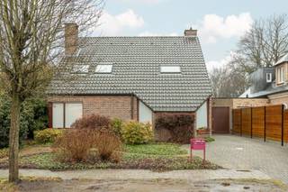 STYLISH VILLA IN GREEN RESIDENTIAL AREA DE LIST SCHOTENJan Van Puyenbroecklaan 48In a quiet, residential avenue in the middle of the greenery of De...