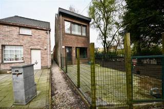 Charmante woning met twee slaapkamers in WillebroekWelkom in deze uitnodigende woning gelegen in de serene omgeving van Willebroek, die een...