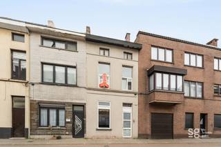 Op een boogscheut van het centrum van Gent vinden we deze te renoveren woning. Kortom bent u opzoek naar een woning met een solide basisstructuur...