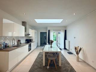 <p><span>OOSTAKKER - Are you looking for an energy-efficient home with a garden in Oostakker?<br />Then this home might be just what you're looking for.</span></p><ul><li><span>The key features at a glance:</span></li><li><span> </span></li></ul><p><span>Energy-efficient home (EPC B)</span></p><p><span>Open living space with plenty of natural light<br />Cozy garden with access to the rear parking area<br />Practical attic storage for extra space<br />Conveniently located near shops, public transportation, and major roads</span></p><p><span>Here’s what the home looks like:<br />Entryway with space for a coat closet, open living area with an open-concept kitchen, bathroom with a walk-in shower, and a practical utility room with a washing machine hookup.<br />There are 2 bedrooms on the first floor. A fold-out staircase leads to the second floor with attic storage.<br />Cozy garden with access to the parking area in the back, where electric vehicle charging is available.</span></p><p><span>Important:<br />Available from: 10/1/2026<br />Rent: € 1350<br />EPC: 150 kWh</span></p><p><span>To schedule an on-site visit, be sure to fill out your tenant profile.</span></p>